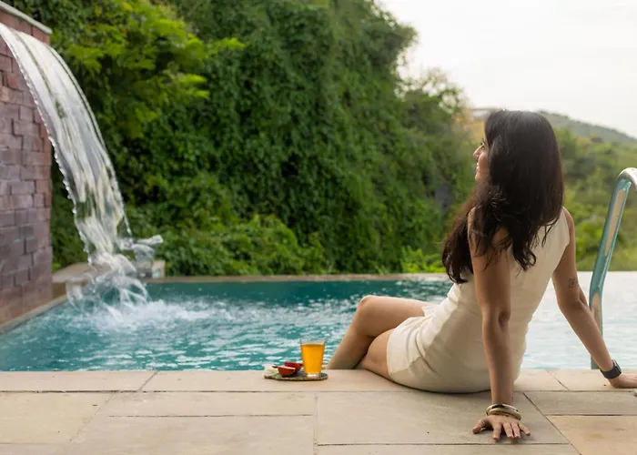 Stayvista'S Sage Scenery - Mountain-View Villa With Infinity Pool & Terrace Udaipur